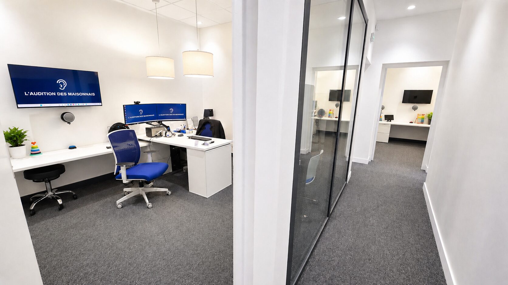 Le couloir desservant les bureaux d'audioprothèse